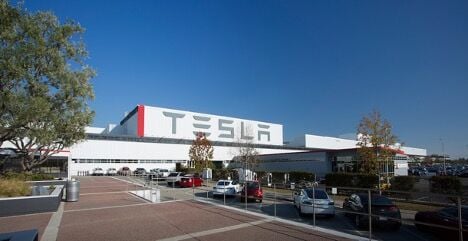 Musk traslada la sede de Tesla y sube sus precios