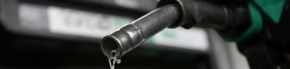 ¿Por qué el petróleo cae un 70% y la gasolina no baja más de un 40%?
