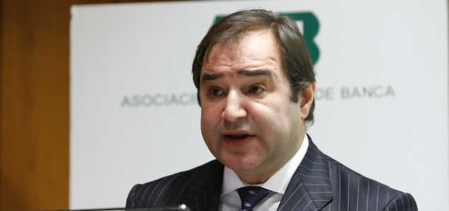 La banca insta a Grecia a ‘cumplir’ con las reformas para acabar con la volatilidad del mercado
