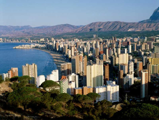 Los precios hoteleros españoles caen un 16% por la crisis