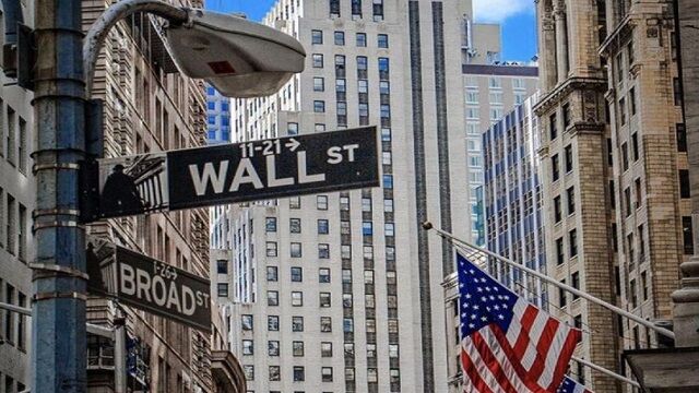 Dow Jones se dispara 1.000 puntos: Trump anuncia “conversaciones productivas” con Irán
