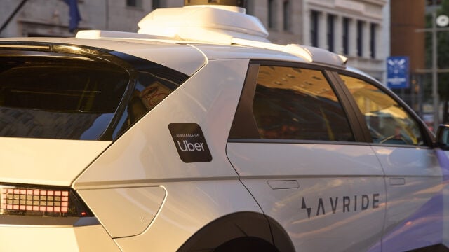 Uber invertirá 1.250 millones de dólares en vehículos de Rivian