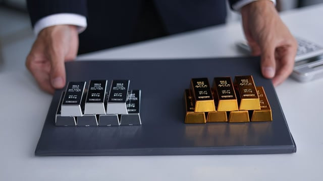 El oro y la plata se consolidan como refugio ante la tensión con Irán y la caída de las bolsas