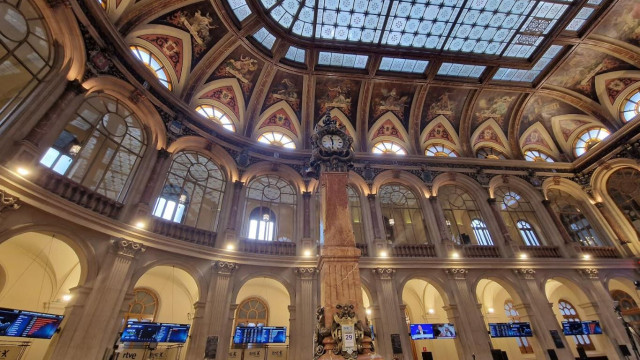 El Ibex 35 consolida los 16.700 puntos con el impulso de Mapfre e Indra