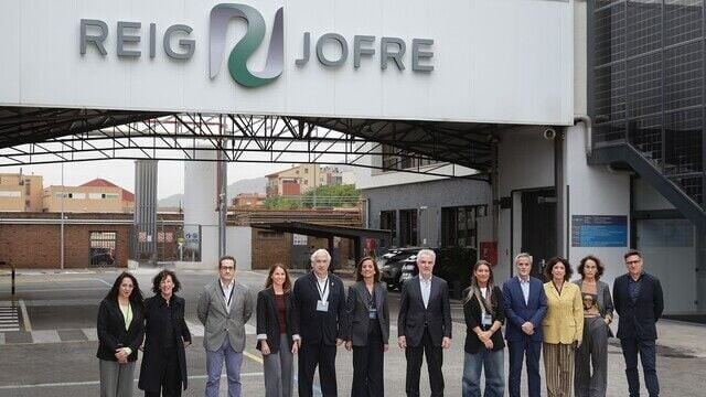 Representación parlamentaria visita la planta de Reig Jofre en Barcelona, referente europeo en producción farmacéutica estéril