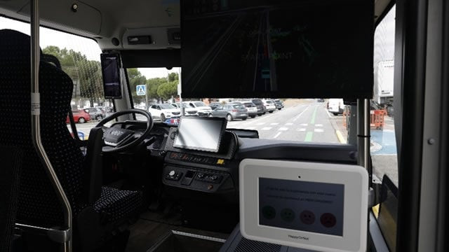 Orange conecta con su red 5G SA el primer minibús eléctrico y autónomo en Mercamadrid