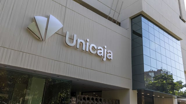Unicaja impulsa su oferta digital con un nuevo bróker de valores online