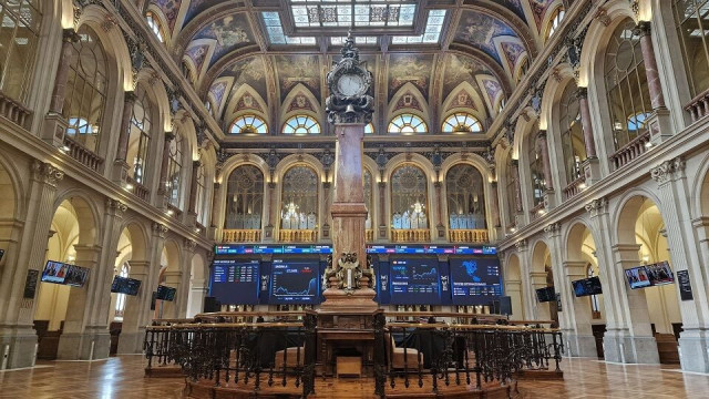Rovi y Solaria impulsan a un Ibex 35 que se acerca a los 15.400 puntos