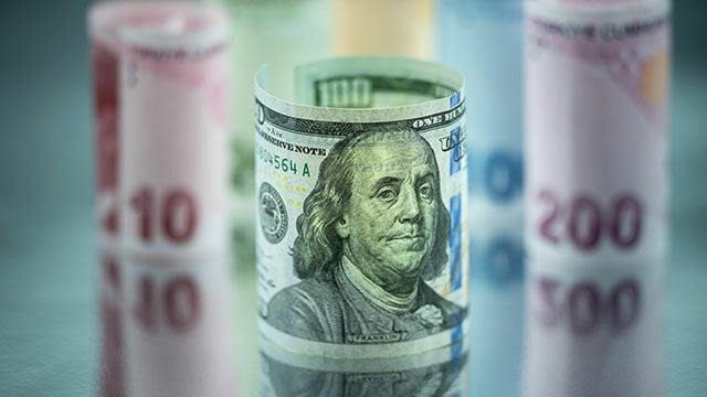 ¿Qué significa un dólar estadounidense débil para los inversores globales?
