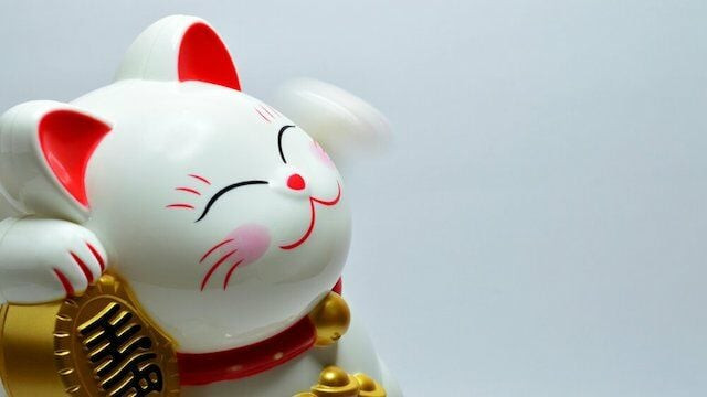 Japón desafía la tendencia global: ¿Por qué no baja los tipos de interés?