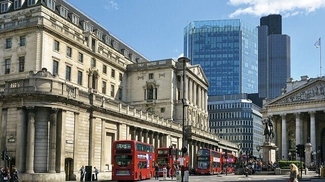 El Banco de Inglaterra sigue adelante con la aplicación de nuevas normas de capital para la banca