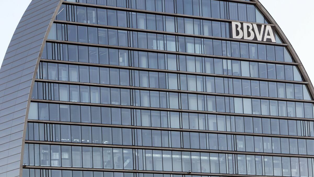 BBVA, valoramos impacto de posible fusión con Sabadell