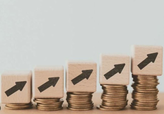 La escasez de mano de obra impulsa al alza los salarios y la inflación