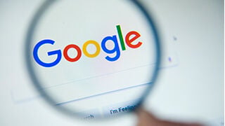 Google entre los beneficiados por la inflación y la IA en Wall Street