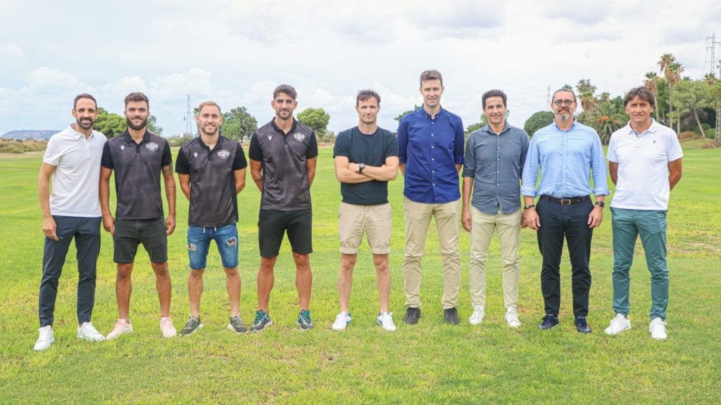 El CF Intercity y el Club de Golf Bonalba firman un acuerdo para la construcción de un campo de entrenamiento