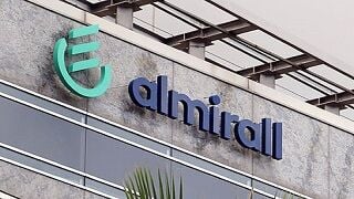 Almirall vulnera al alza la directriz bajista de medio plazo