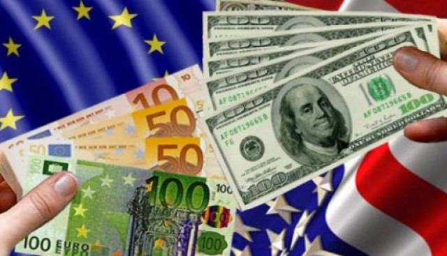 El euro cotiza en mínimos de dos años tras la debilidad industrial de Alemania y Reino Unido