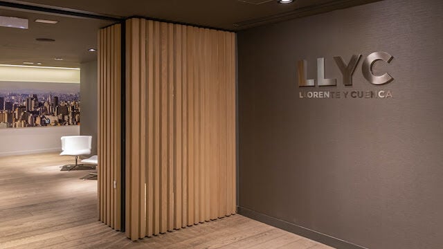 LLYC gana 6,8 millones en 2025 y prevé elevar el EBITDA hasta 25 millones en 2027