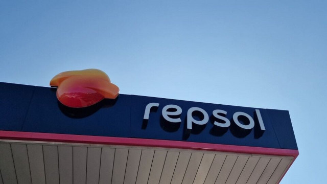 Repsol mantiene un sólido beneficio y eleva su dividendo en un contexto energético volátil