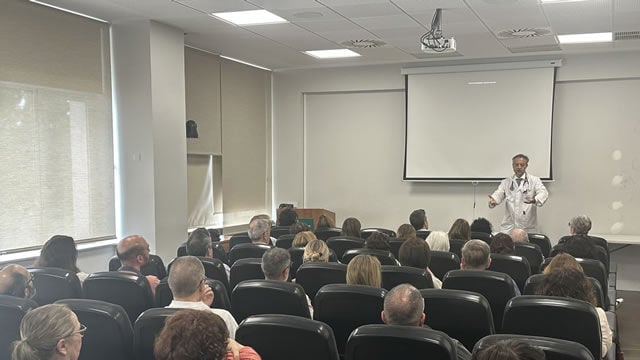 La Fundación Jiménez Díaz inaugura su Escuela de Pacientes sobre cefaleas con una sesión formativa centrada en la comprensión y el abordaje de la migraña