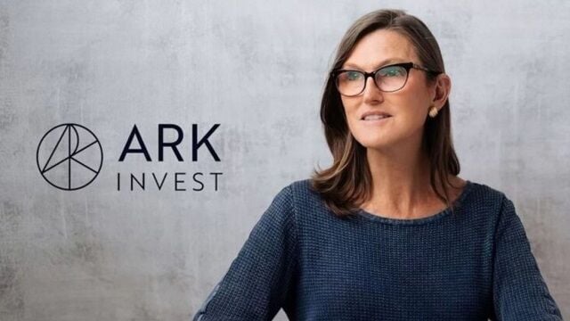 Cathie Wood compra casi 900.000 dólares en acciones de Amazon