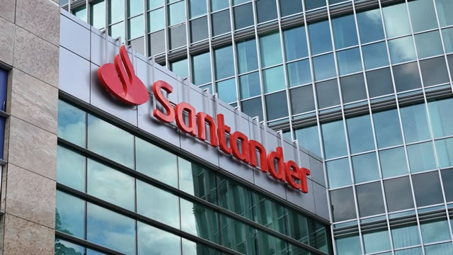 Santander ofrece hasta 840 euros por domiciliar la nómina