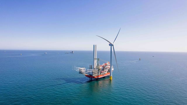 Iberdrola instala la turbina East Anglia THREE con las palas más grandes del Reino Unido