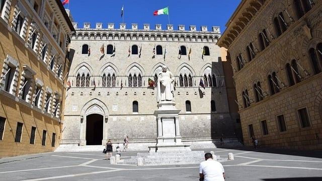 Intesa Sanpaolo lanza una oferta de 30.600 millones para adquirir Monte dei Paschi di Siena