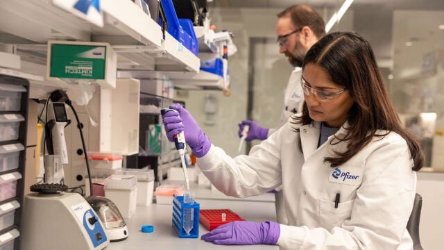 ¿Por qué no rendirse a la caída de más del 50% de las acciones de Pfizer?