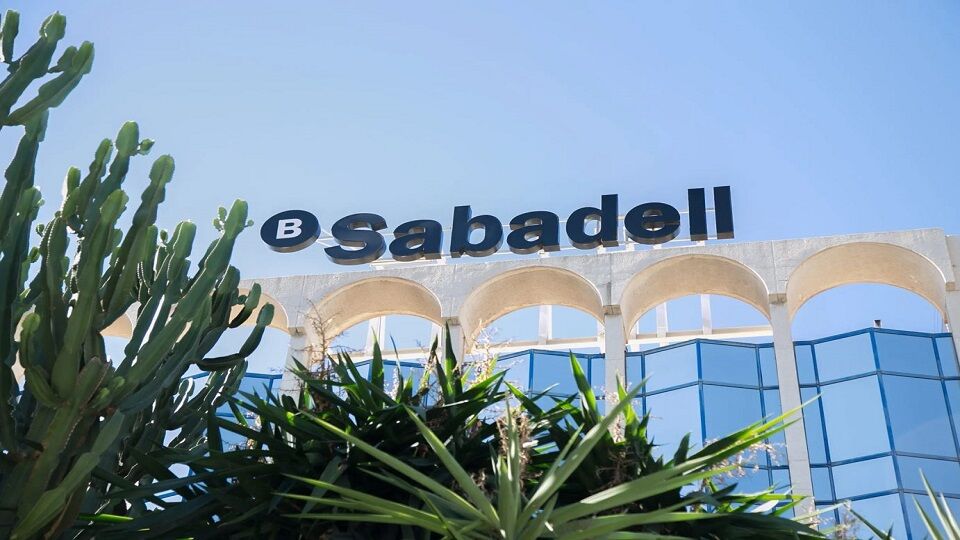 ¿Por qué sube Sabadell en el Ibex 35 a pesar de haber pagado dividendo? Esta es la razón